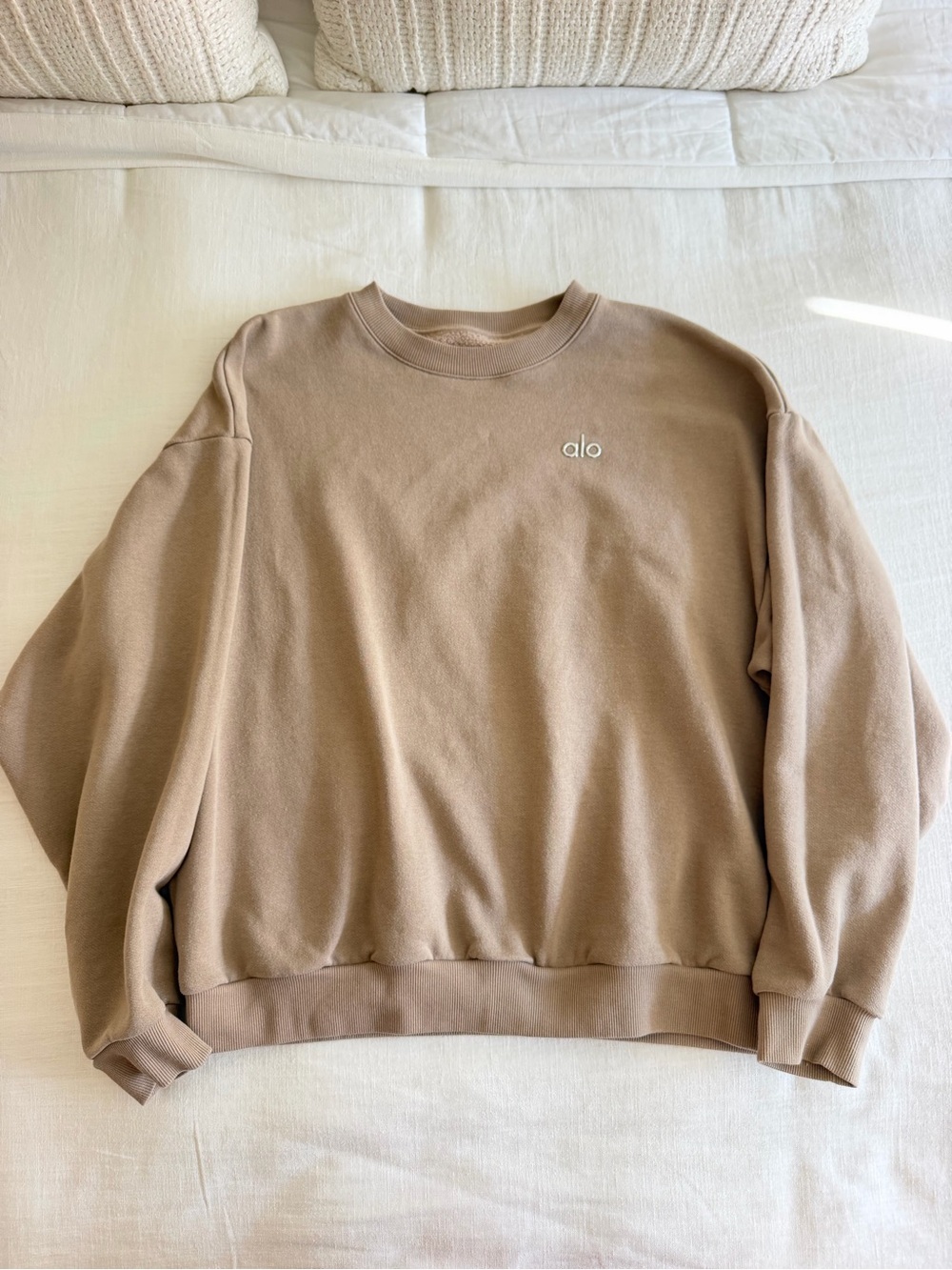 ALO Yoga Accolade Crew Neck-Gravel
